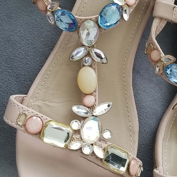 Like New Nicole sandals - Picture 5 of 8